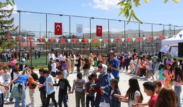 Van'da 450 öğrenci "23 Nisan Şenliği"nde eğlendi