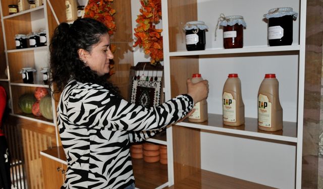 Çukurca'da yöresel ürünler Zap Kadın Kooperatifinde pazarlanıyor