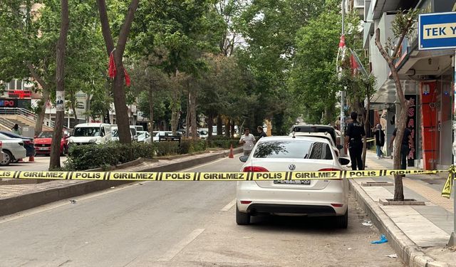 Elazığ'da iki grup arasındaki silahlı kavgada, yoldan geçen 1 kadın yaralandı