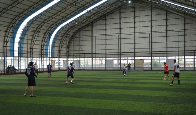 Tatvan'da öğretmenler arası futbol turnuvası düzenlendi