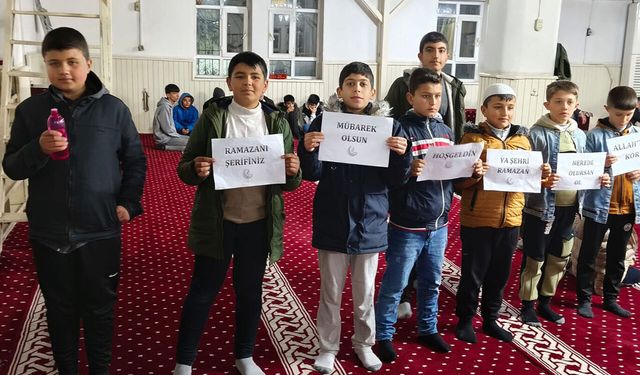 Camiye giden çocuklardan anlamlı karşılama