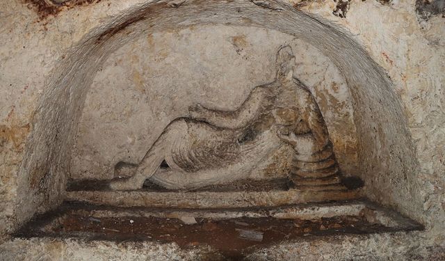 Şanlıurfa’da kaya mezarı envantere kaydedildi