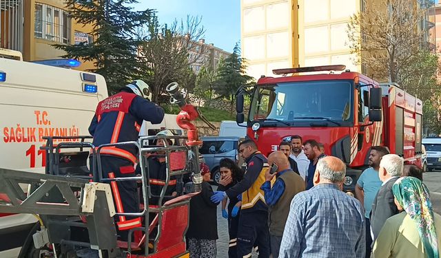 Malatya'da bir binada yangın: Mahsur kalan 3 kişi kurtarıldı