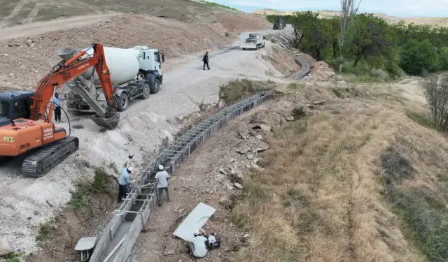 Çayırköy’de sulama kanalı yapılıyor