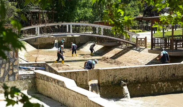 Battalgazi Belediyesi'nden Çınar Parkta Temizlik Çalışması