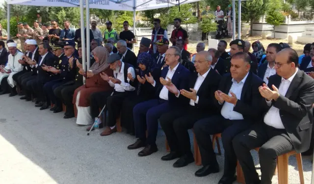 Malatya'da 15 Temmuz Şehitleri kabirleri başında dualarla anıldı
