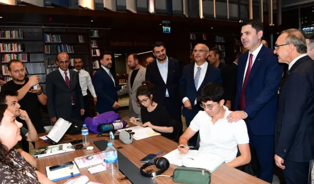 Bakan Murat Kurum Malatya Şehir Kütüphanesini Gezdi