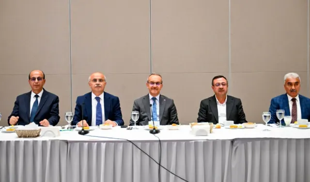Malatya'da iş dünyasıyla ekonomik kalkınma toplantısı