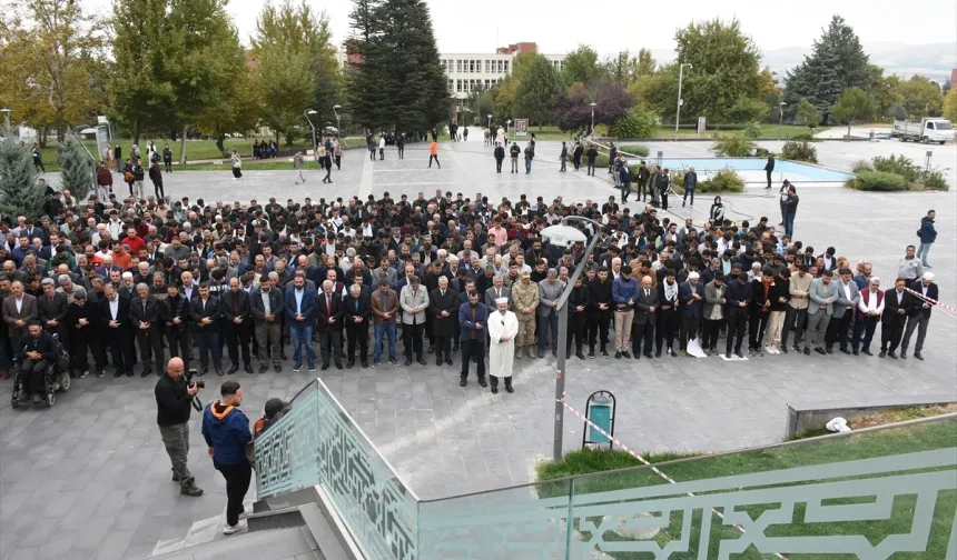 Malatya'da Gazze'de hayatını kaybedenler için gıyabi cenaze namazı kılındı