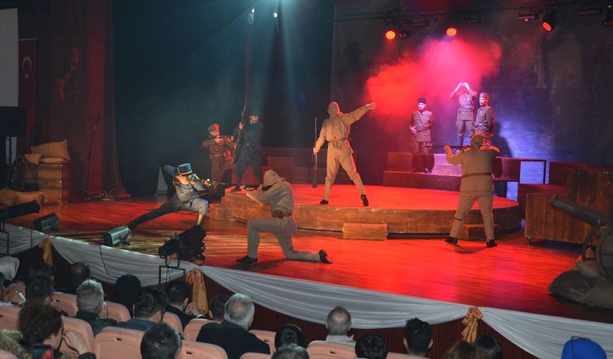 Malatya'da "Cumhuriyet'e Doğru" adlı tiyatro oyunu sahnelendi
