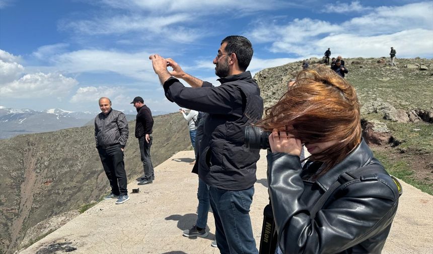 Ardahanlı gazeteciler kentin tarihi ve turistik mekanlarını gezdi