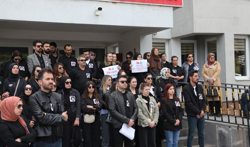 Ahlat'ta öğretmen ve idareciler, okul müdürünün öldürülmesini protesto etti