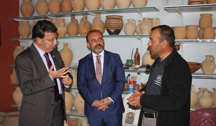 AK Parti Van Milletvekili Türkmenoğlu, çömlek ustasını ziyaret etti