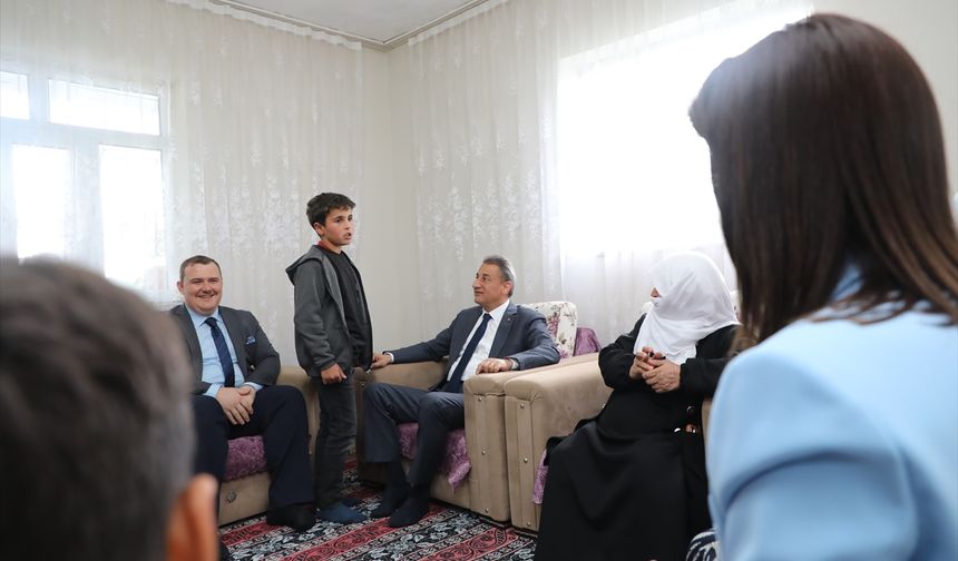 Bitlis Valisi Karaömeroğlu, gazi ve şehit ailelerini ziyaret etti