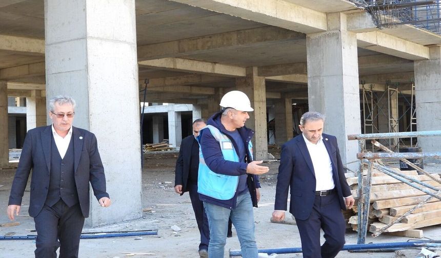 Vekil Demir, Şırnak'ta inşaatı devam eden bölge hastanesinde incelemelerde bulundu
