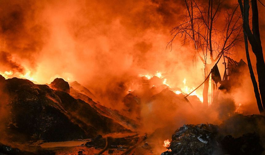 Avcılar'da geri dönüşüm tesisinde yangın: 6 saatte söndürüldü