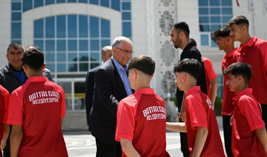 Battalgazi Voleybolda Yarı Finallere Galibiyetle Başladı