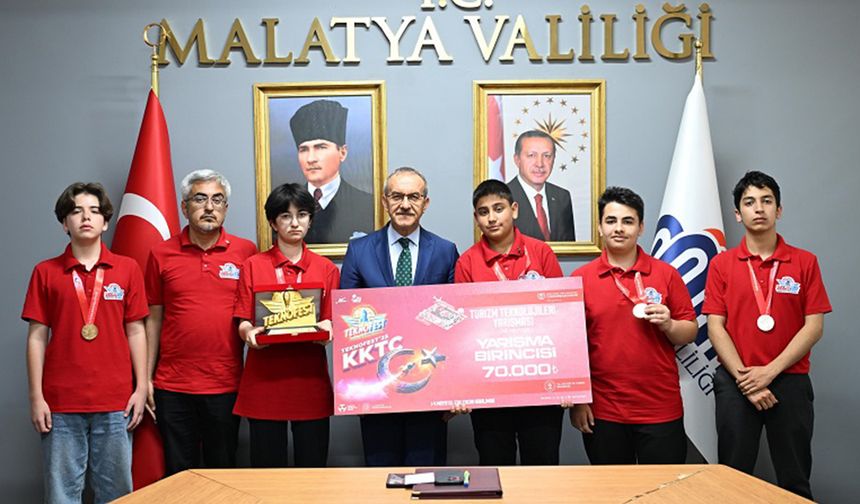 Teknofest şampiyonları Vali Yavuz'u ziyaret etti