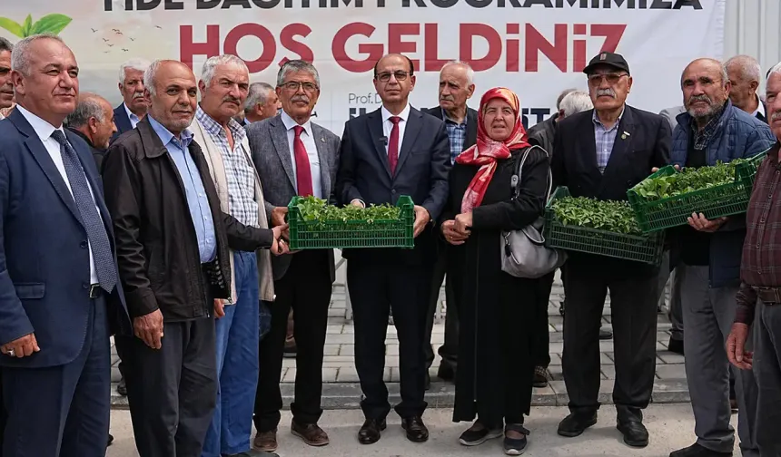 Yeşilyurt Belediyesi çiftçilere 250 bin adet sebze fidesi dağıttı