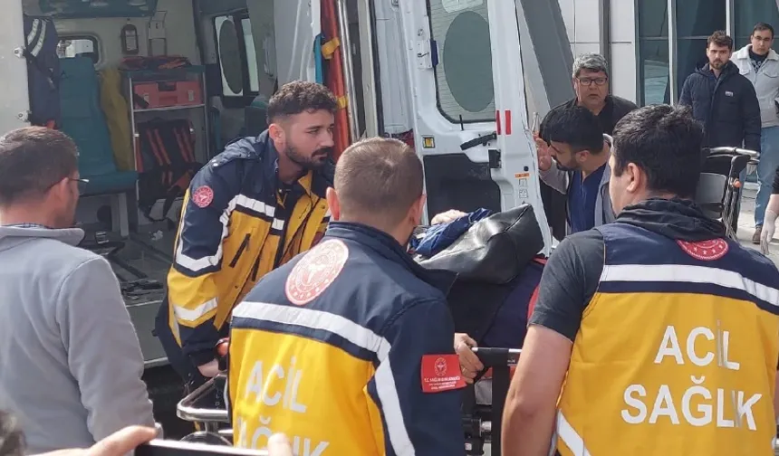 Otomobil Bariyerlere Çarptı: 1 Ölü, 2 Yaralı