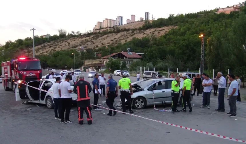 Malatya'da 2 otomobil çarpıştı: 11 yaralı