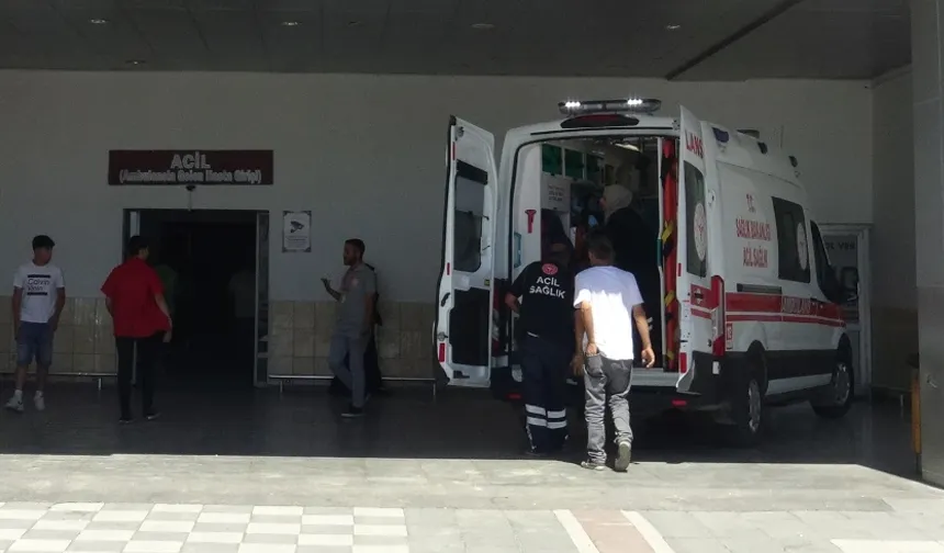 Kamyon ile motosiklet çarpıştı: 1 yaralı