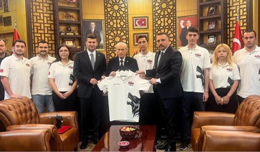 Lider Bahçeli'ye Türkhan İsimli İHA Prototipi Takdim Edildi
