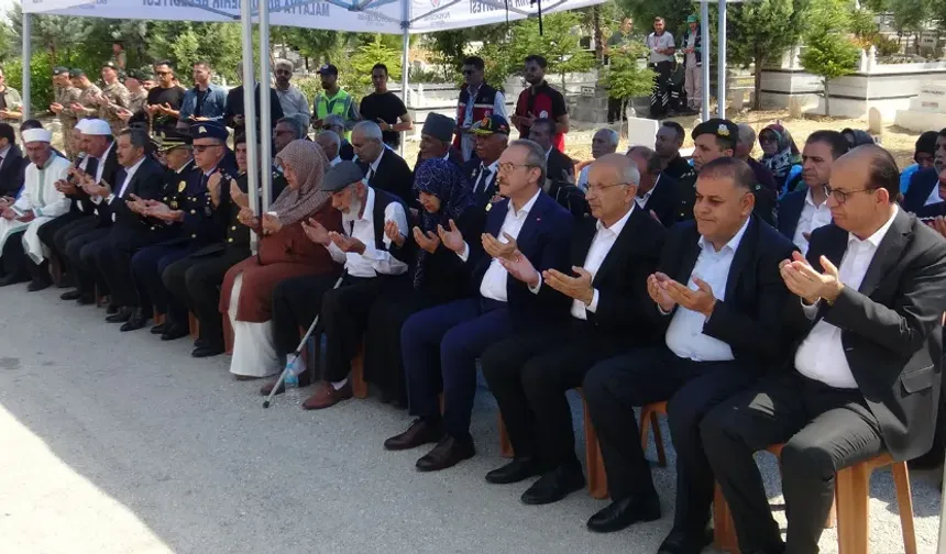 Malatya'da 15 Temmuz Şehitleri kabirleri başında dualarla anıldı