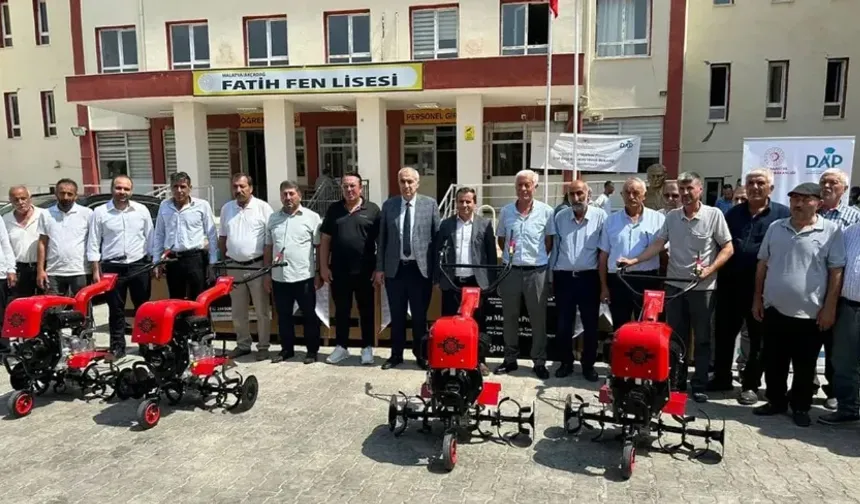 Malatya'da 60 üreticiye çapa makinesi desteği