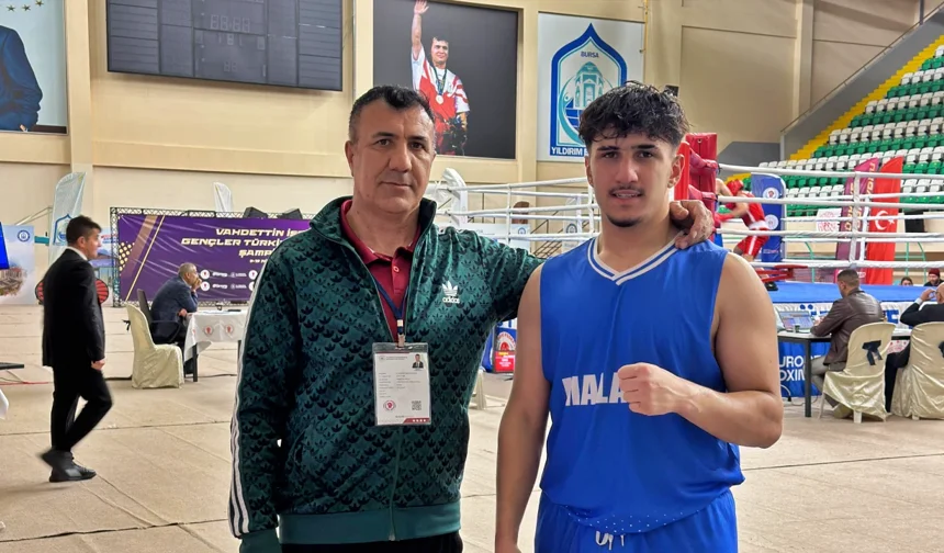 Malatyalı Boksör Miraç Özgenel Final Oynadı